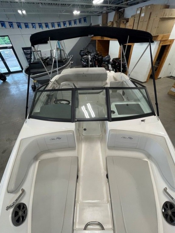 Boats  2020 Sea Ray SPX 190 Outboard Bow Rider Photo